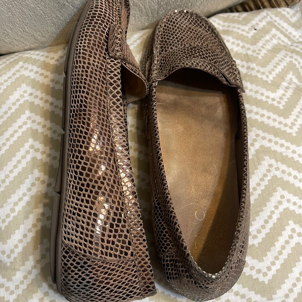 Vionic Size 10 - image 1